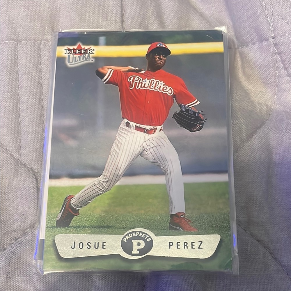 Fleer Ultra Baseball Card - Josue Perez